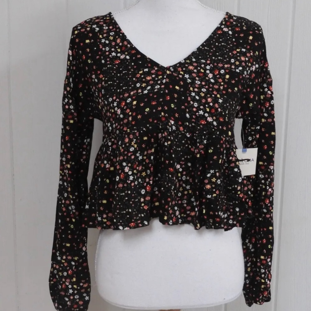 Women’s Arizona Babydoll Cropped V-neck Top
